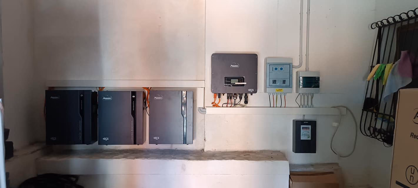 Quadro elettrico a parete con canalizzazioni